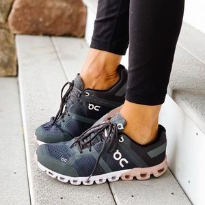 ON RUNNING Cloudflow Running Sneaker